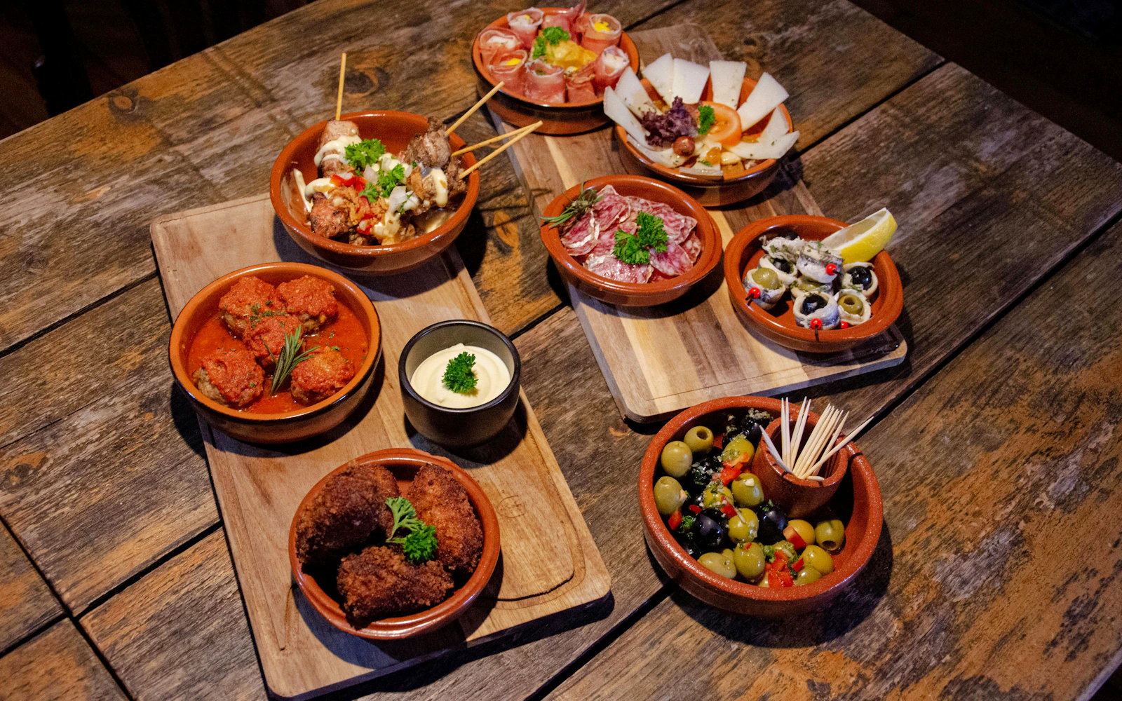 Melbourne Evening Laneways Walking Tour with Tapas and Drinks