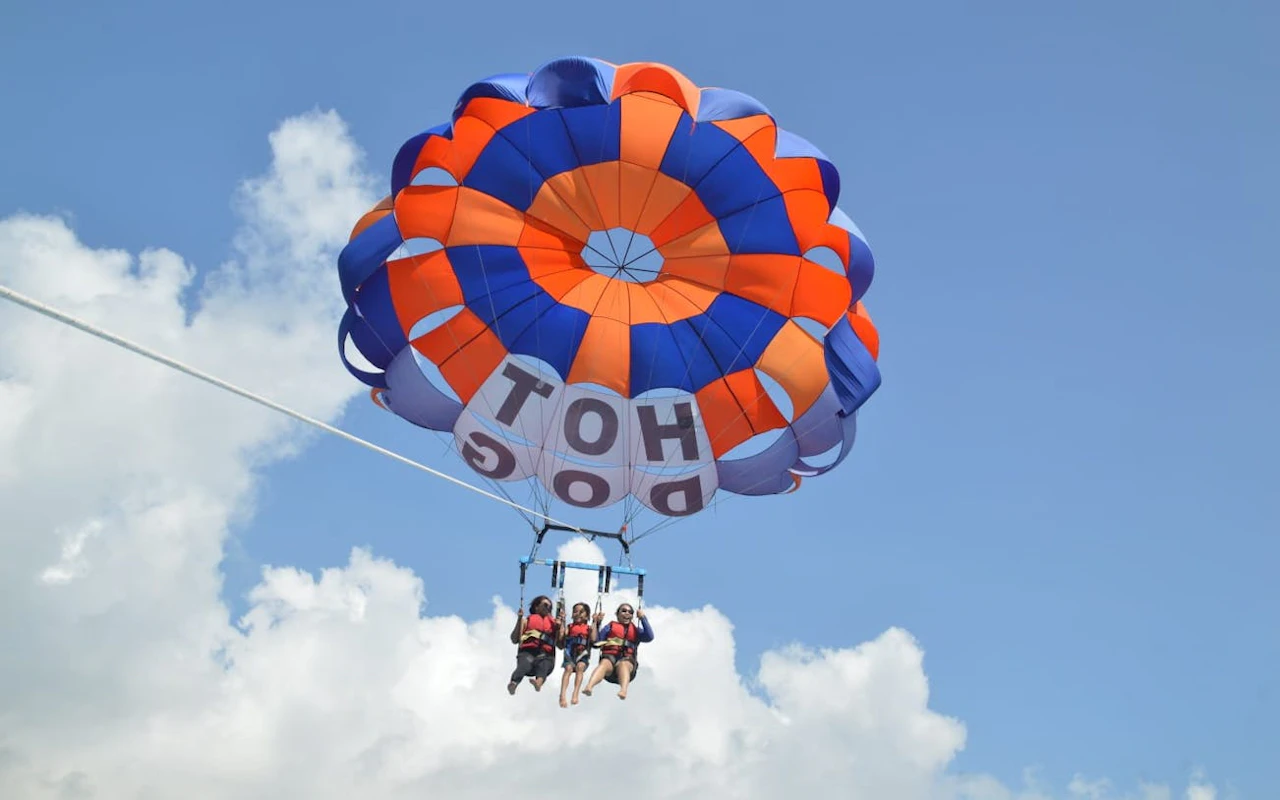 Parasailing-Erlebnis über dem Meer bei Nusa Dua inklusive Ausrüstung und Abholung vom Hotel — 4