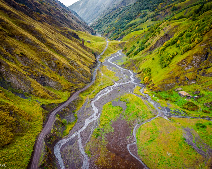 From Tbilisi: Kazbegi Group Guided Day Trip with Flexible Return (Product 54340)