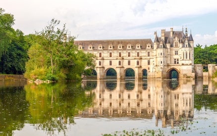 Chenonceau Castle reflecting on Cher River, Loire Valley, France.