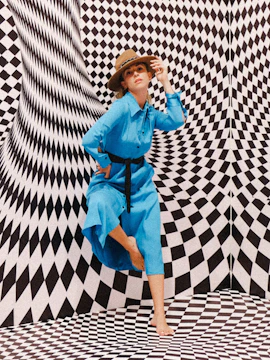 Person posing in optical illusion room at Selfie Museum Firenze.