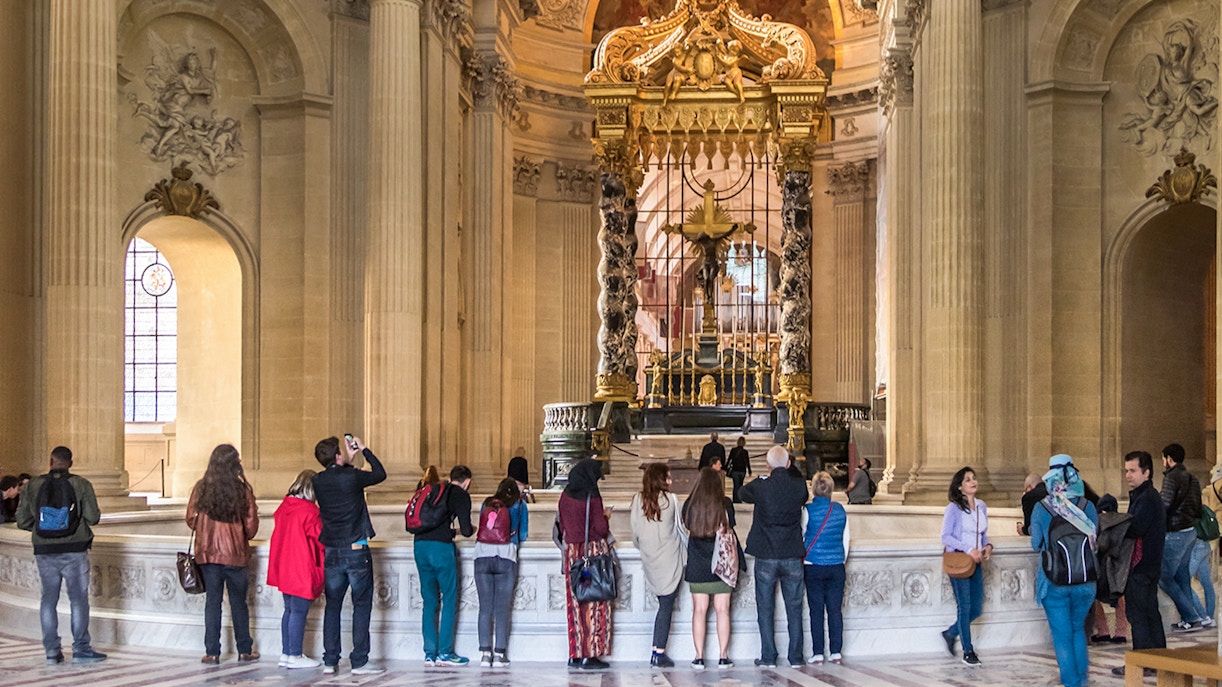 Visitors near Napoleon's Tomb Invalides - Paris Army Museum