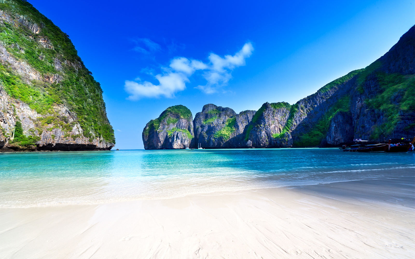 Maya Bay beach, famous for The Beach movie, with turquoise waters in Thailand.