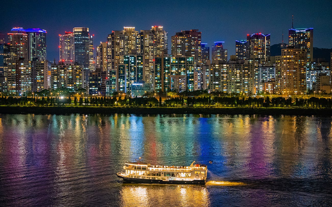 Moonlight cruise on Han River with Seoul skyline, Eland Cruise.