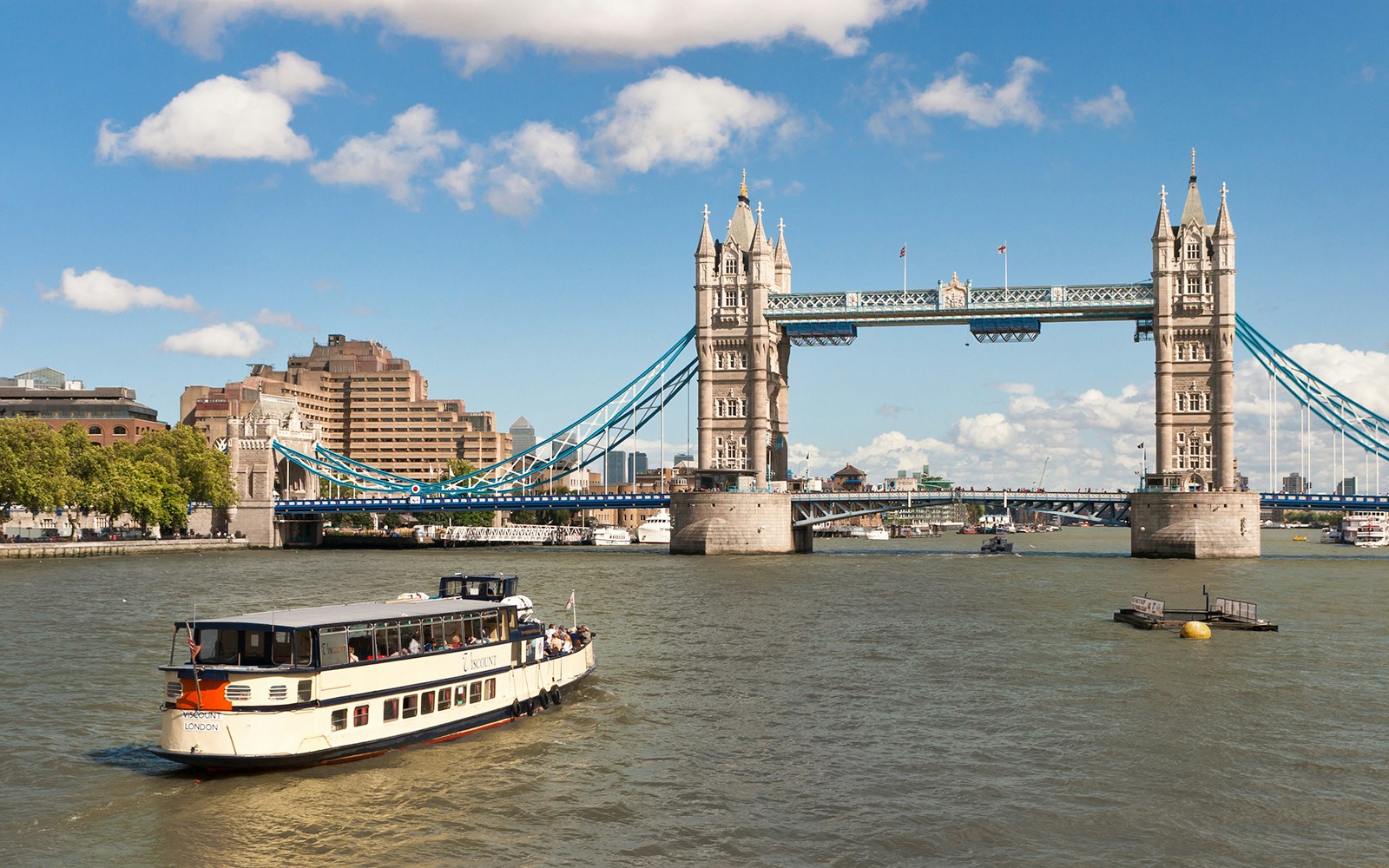 Tower of London with Beefeaters, Thames River cruise boat, Changing of the Guards ceremony.