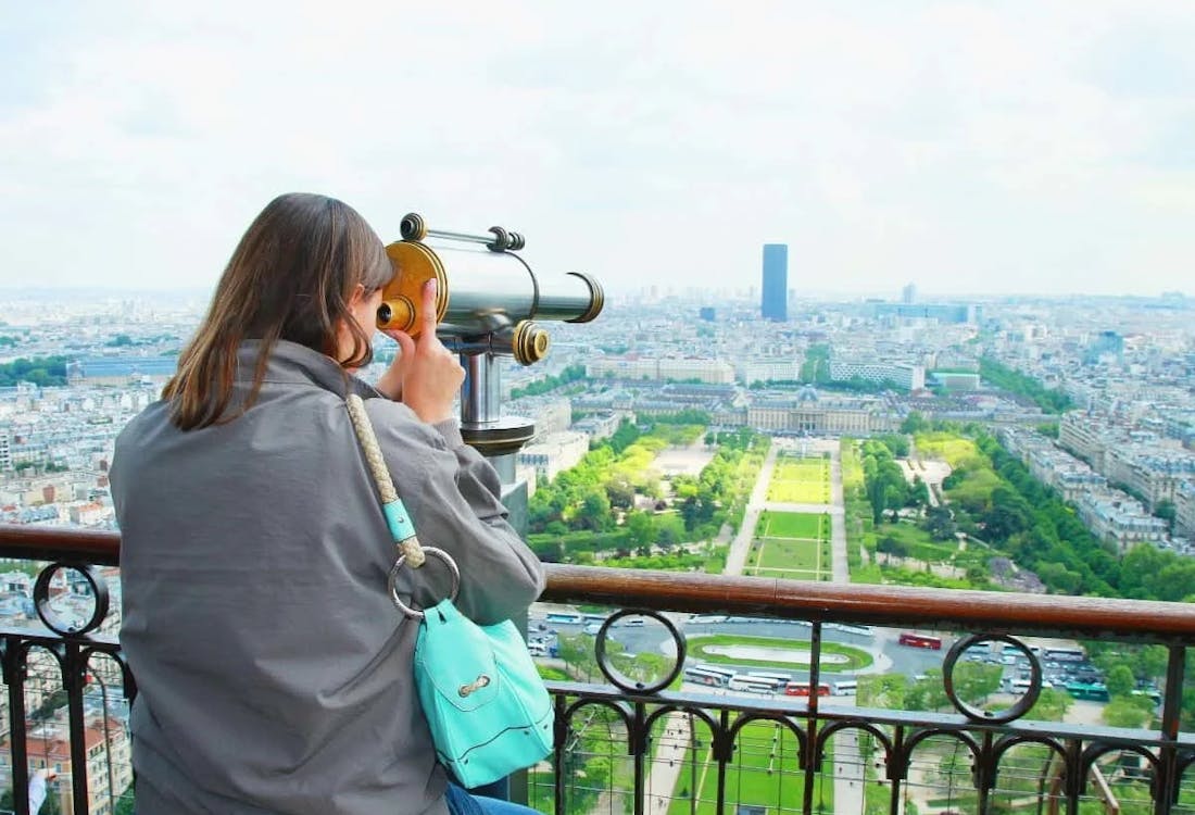Best Time to visit Eiffel Tower,Paris,France.