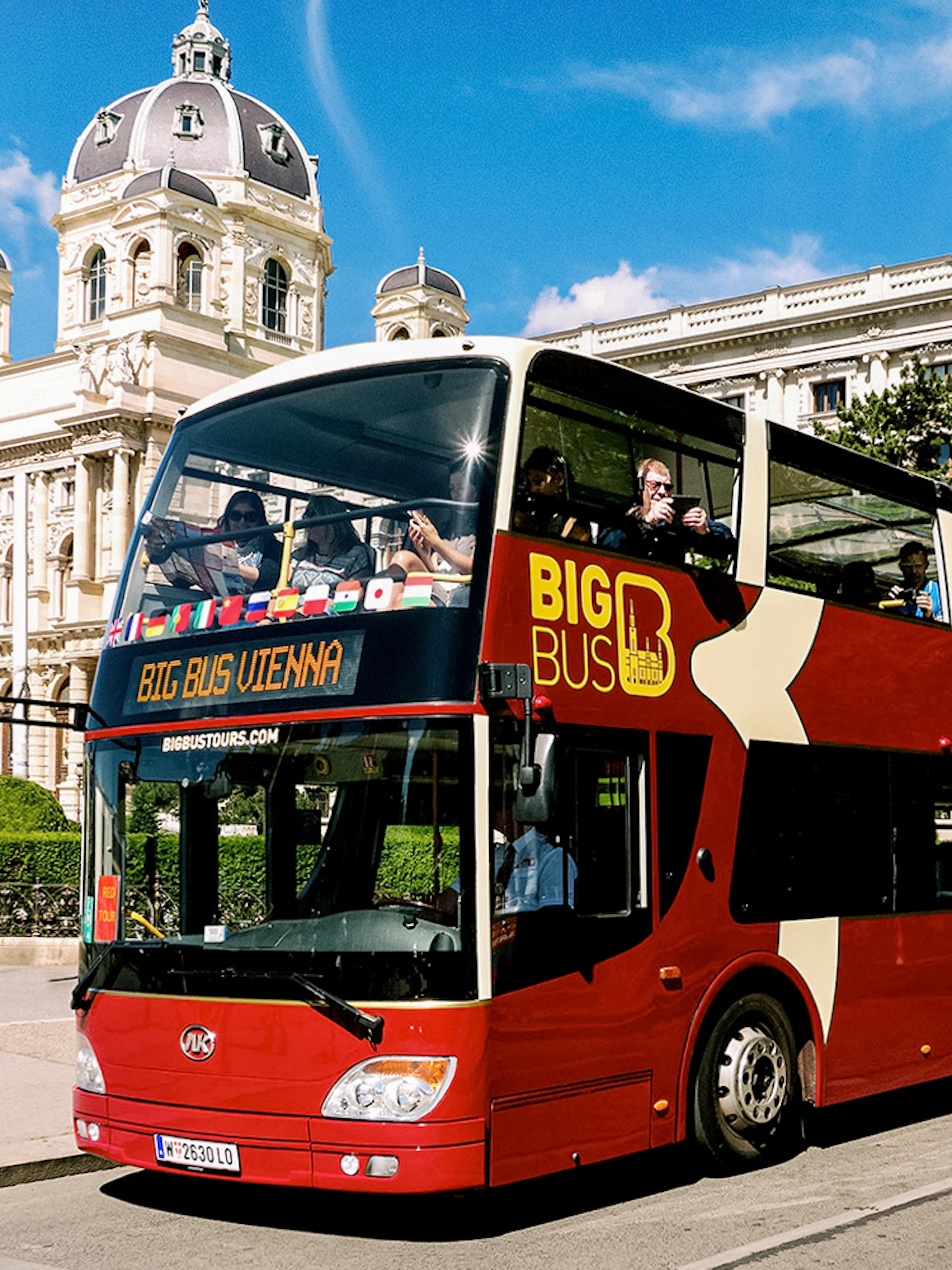 Big Bus tour in front of Kunsthistorisches Museum, Vienna.
