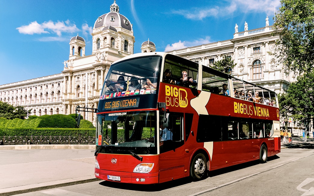 Big Bus tour in front of Kunsthistorisches Museum, Vienna.
