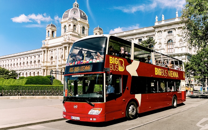Big Bus tour in front of Kunsthistorisches Museum, Vienna.