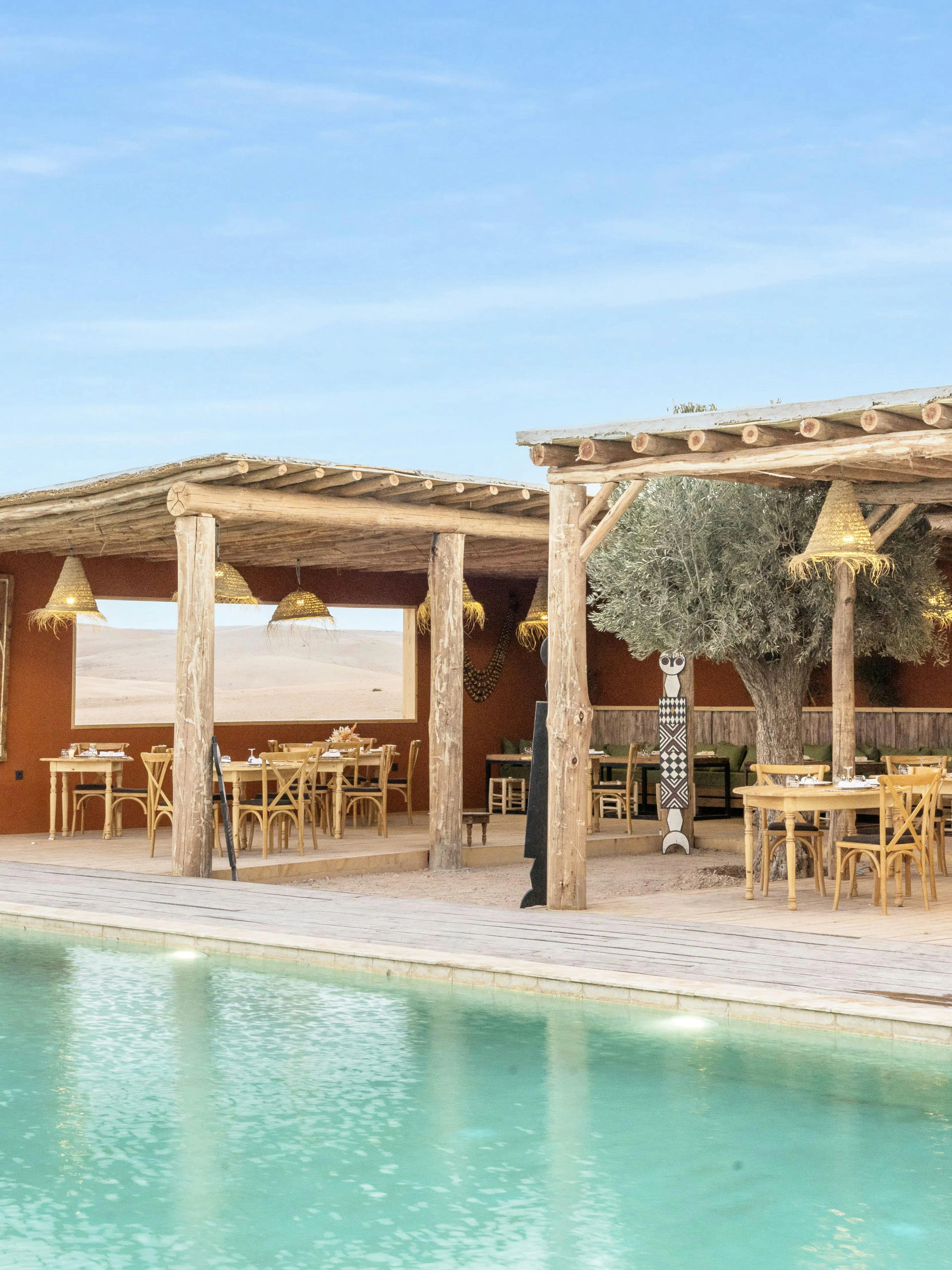 à partir de marrakech : expérience dans un camp de luxe dans le désert d'agafay au coucher du soleil, avec dîner à trois plats, accès à la piscine et dîner-spectacle-1