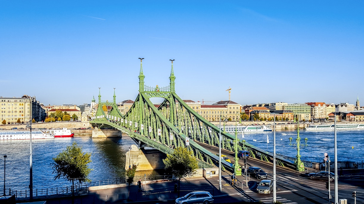 Scenic view of the Liberty Bridge near Gellert Baths