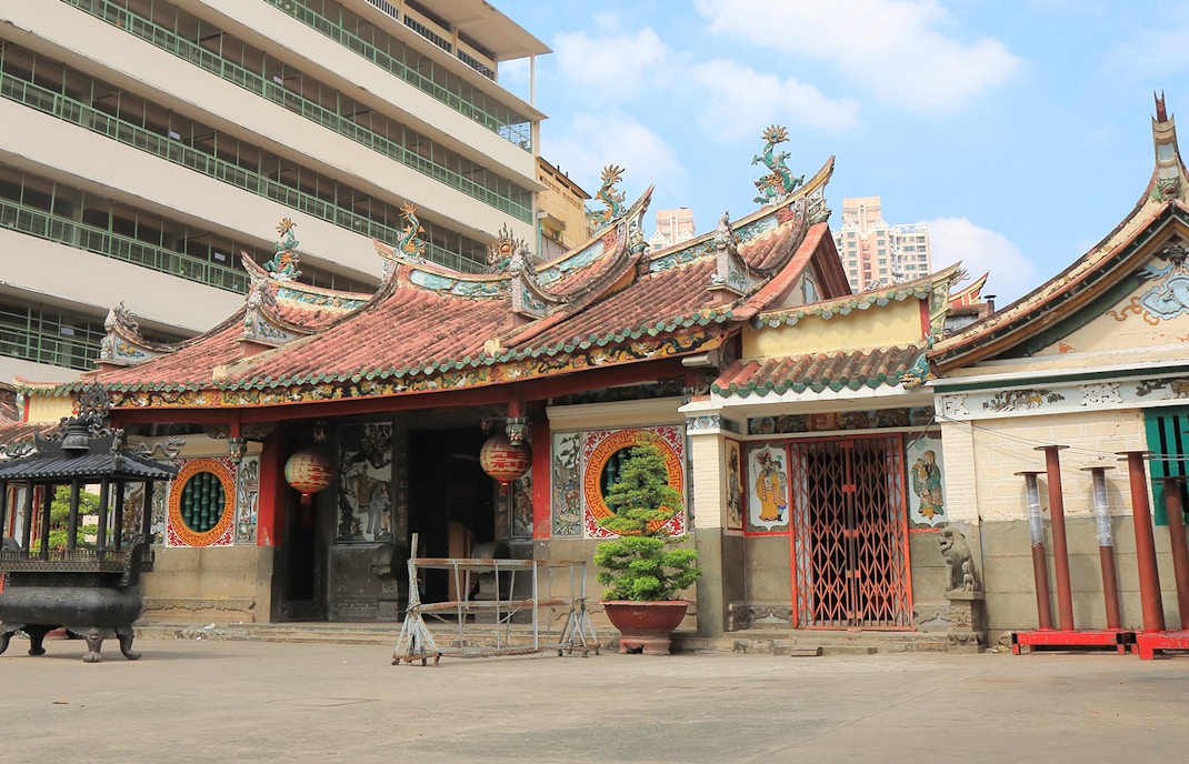 Jackson Square New Orleans with St. Louis Cathedral and Andrew Jackson statue.