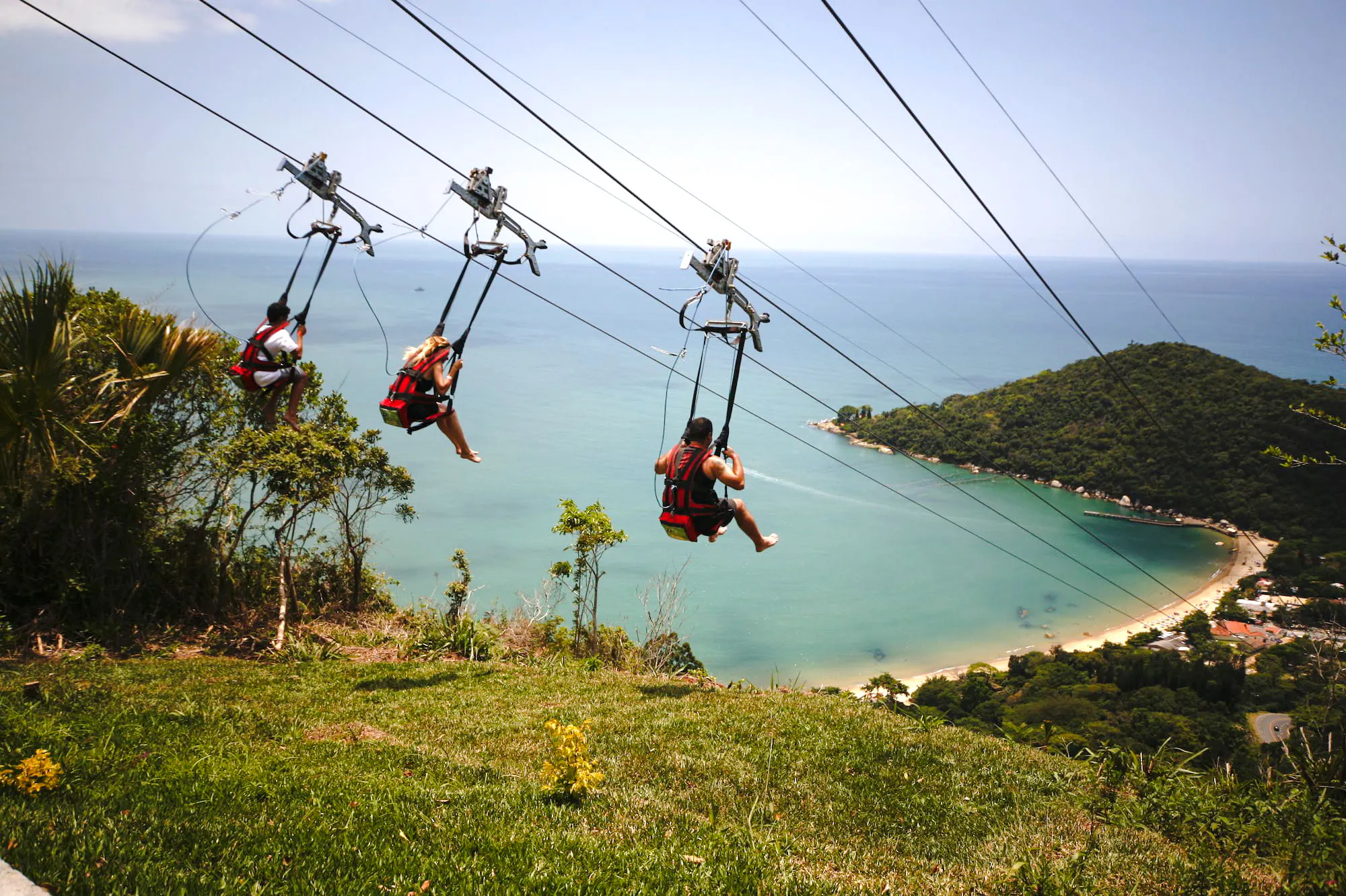 ab florianópolis: tour nach balneário camboriú mit ticket für die unipraias-seilbahn und besuch des strandes von laranjeiras-16