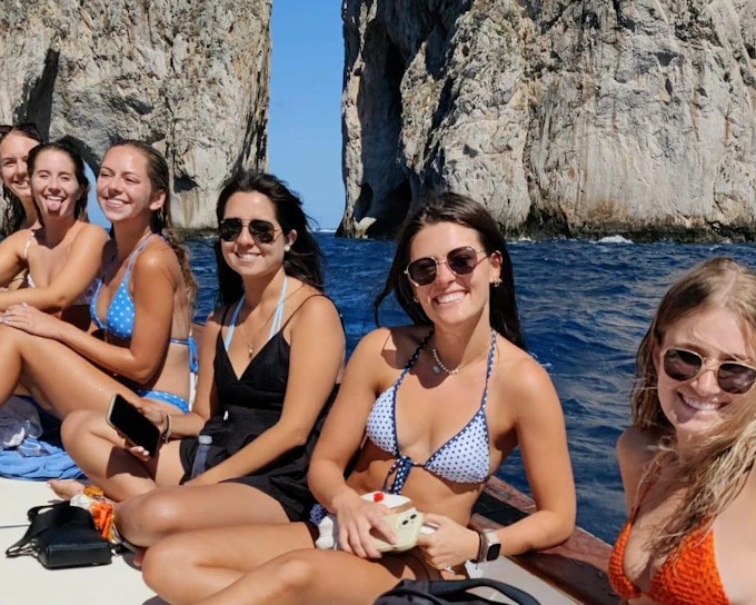 Capri Boat Tour with Swimming Stop, Local Snacks, and Homemade Limoncello