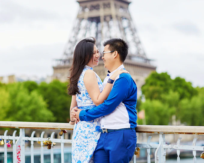 Romantic Photoshoot for Couples in Paris