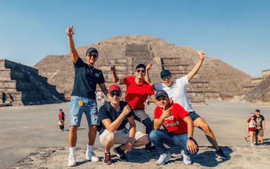 Tourists posing in front of the Pyramid of the Sun, Teotihuacán.