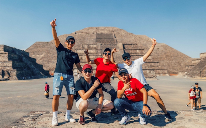 Tourists posing in front of the Pyramid of the Sun, Teotihuacán.