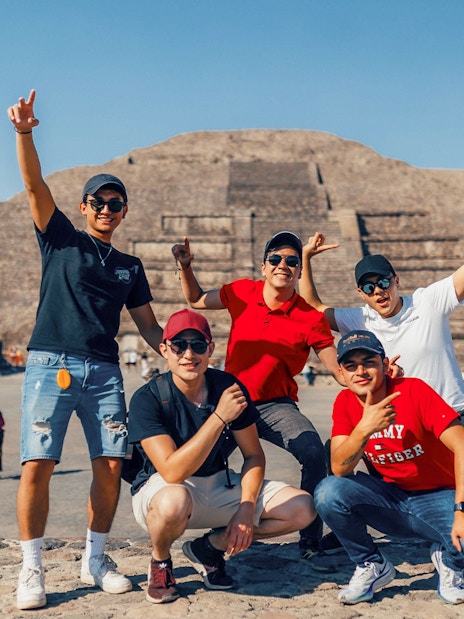 Tourists posing in front of the Pyramid of the Sun, Teotihuacán.