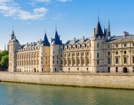 Conciergerie - Bateaux Mouches Cruise