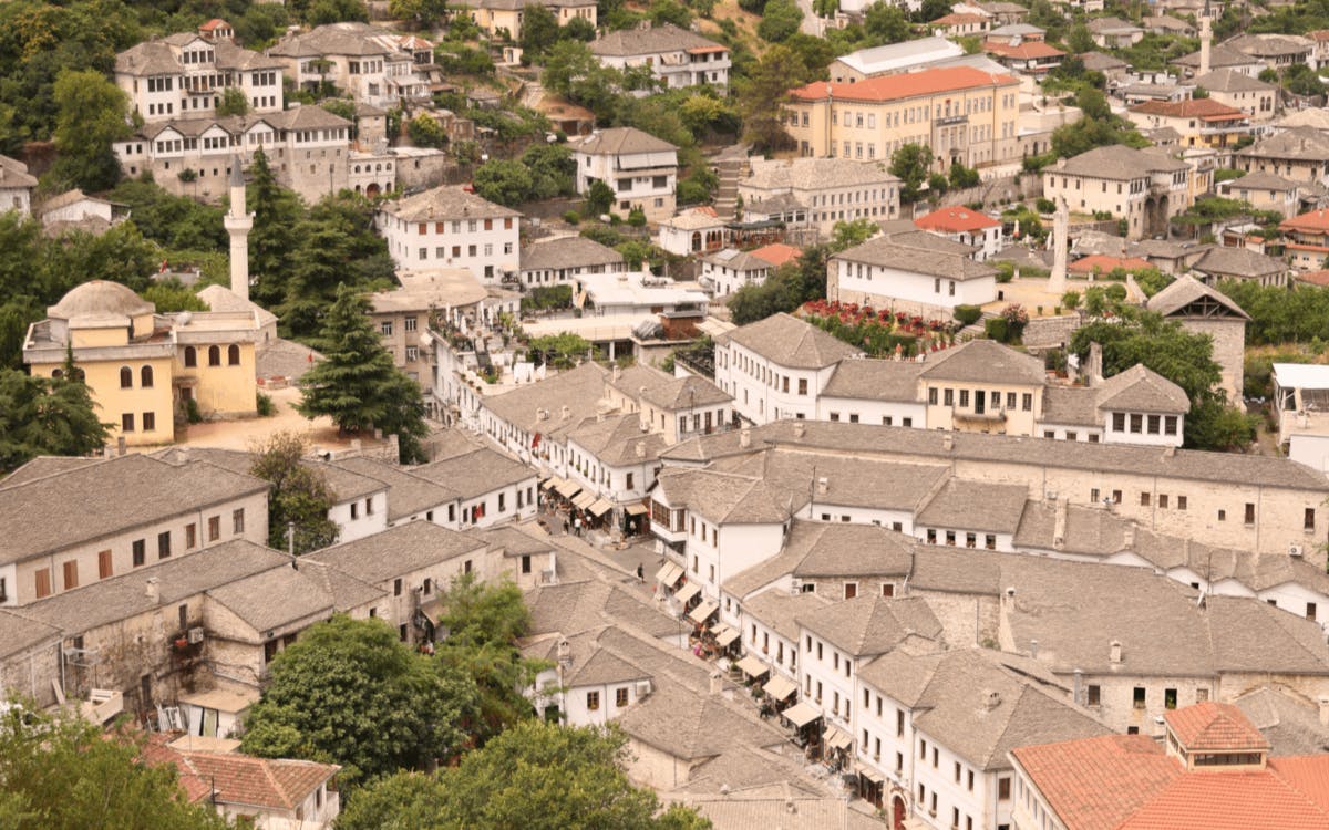 fra tirana: guidet dagstur til unescos verdensarvby gjirokastra med henting på hotellet-5
