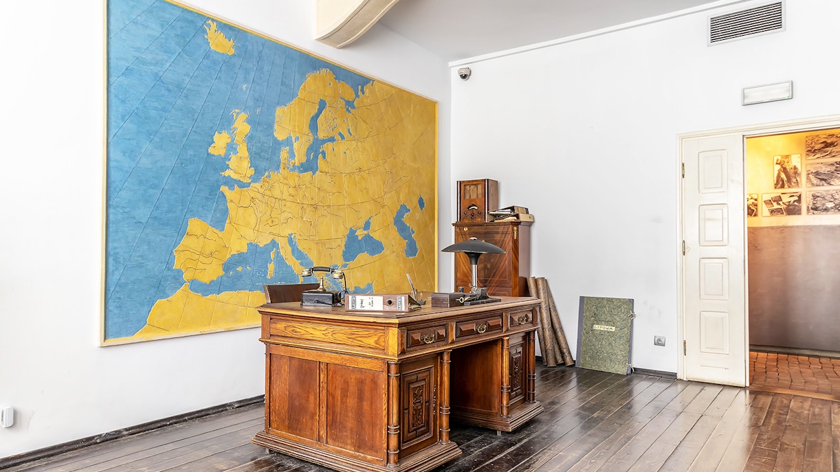 oskar schindler's desk at schindler's museum