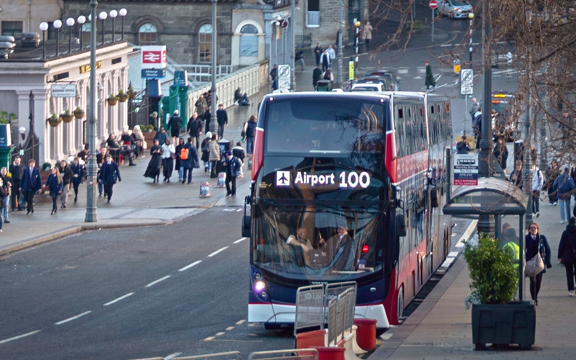 Airport 100 bus at Edinburgh Waverley Station for express transfer to Edinburgh Airport.