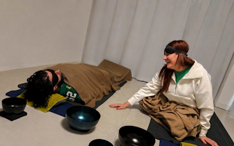 Private Japanese sound bath session with participants in lying-down meditation, Kyoto.