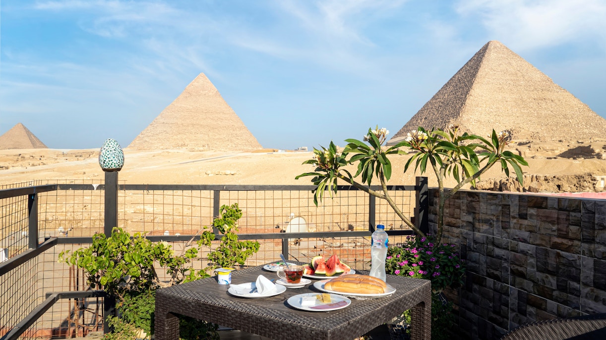 Food by the pyramids