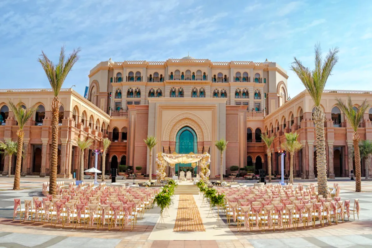 Abu Dhabi City Tour with Sheikh Zayed Grand Mosque and Qasr Al Watan Entry Image 11