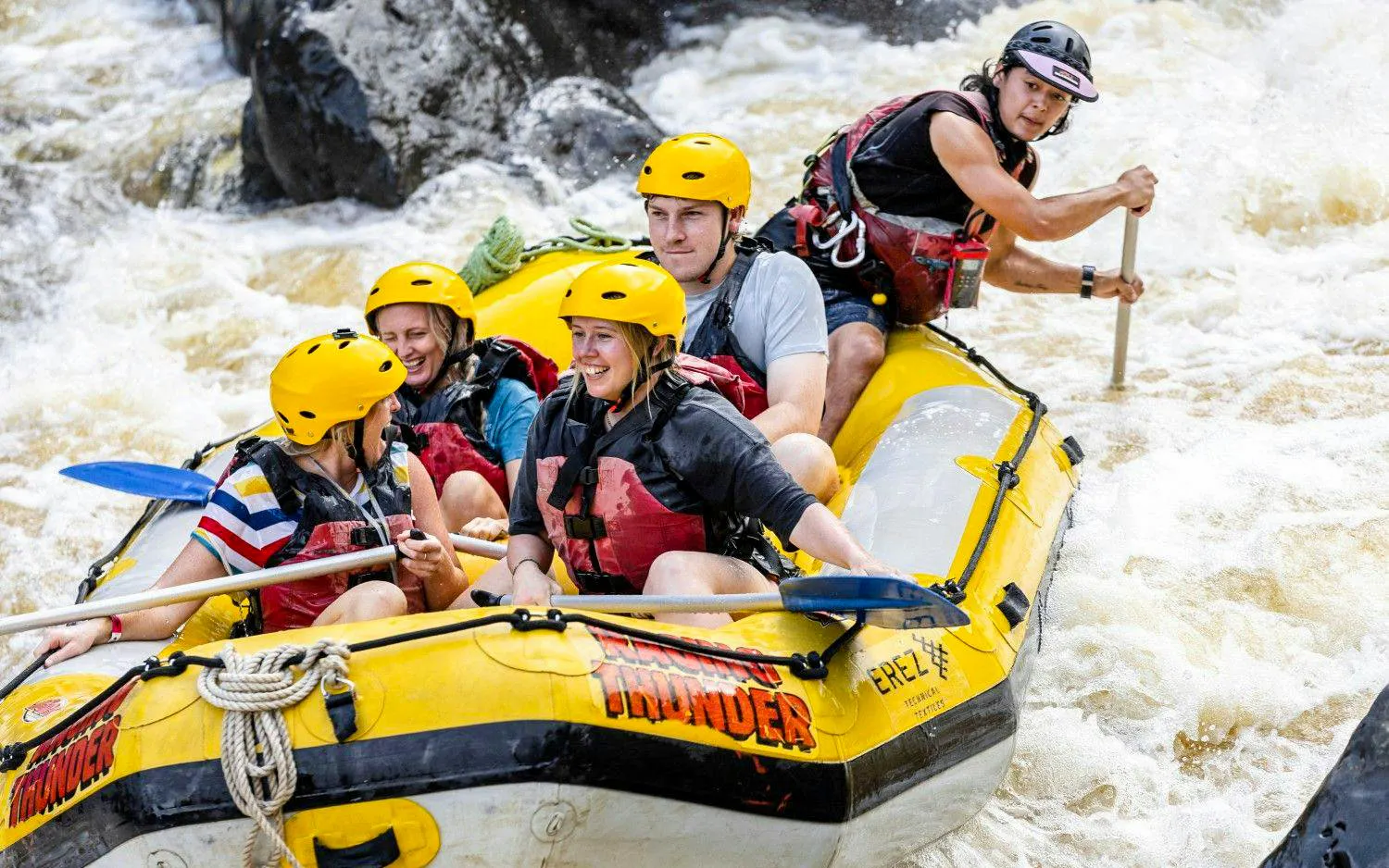 experiência guiada de rafting raging thunder no rio barron-1
