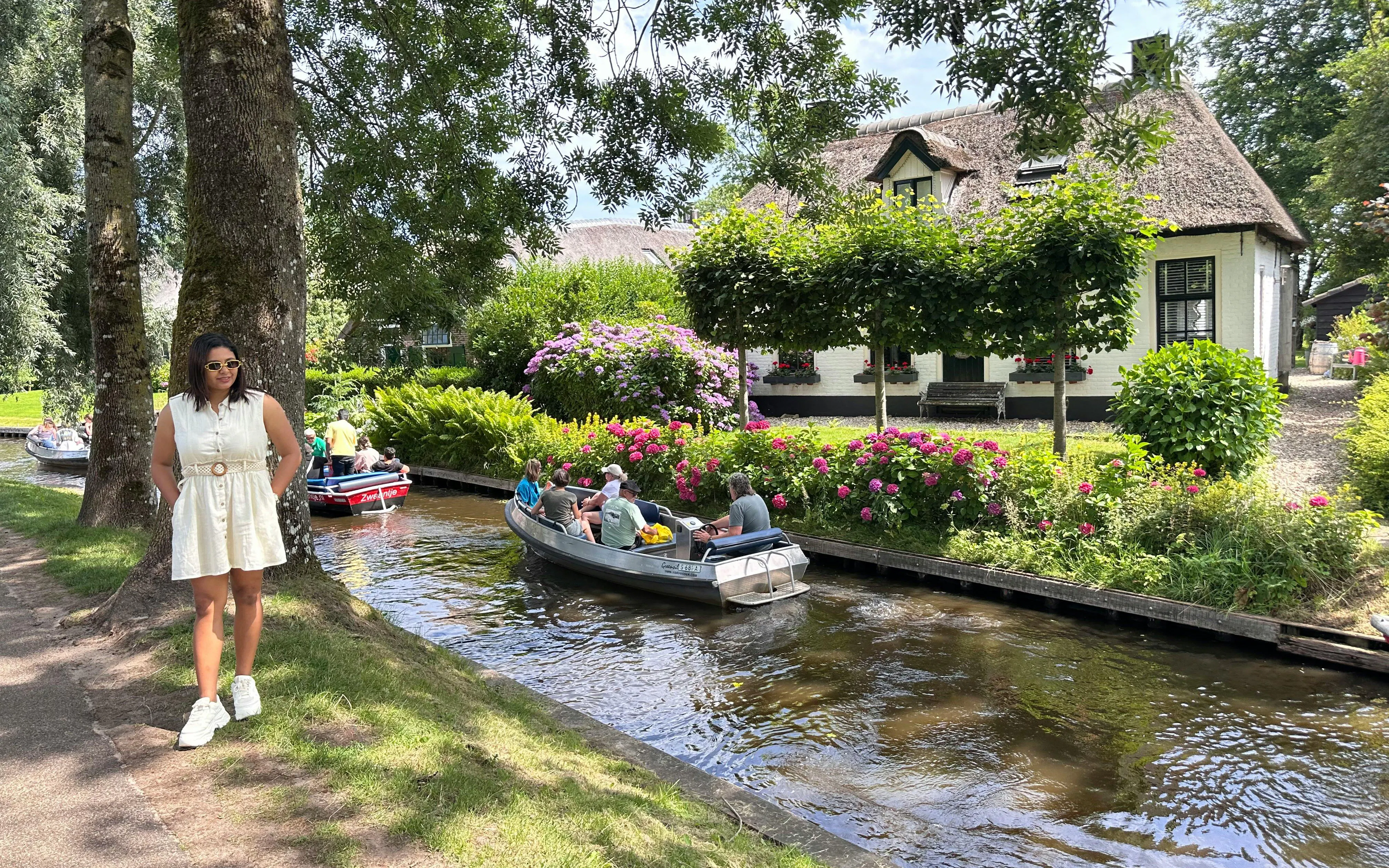 From Amsterdam: Giethoorn Village Bus Tour + Canal Cruise Image 5