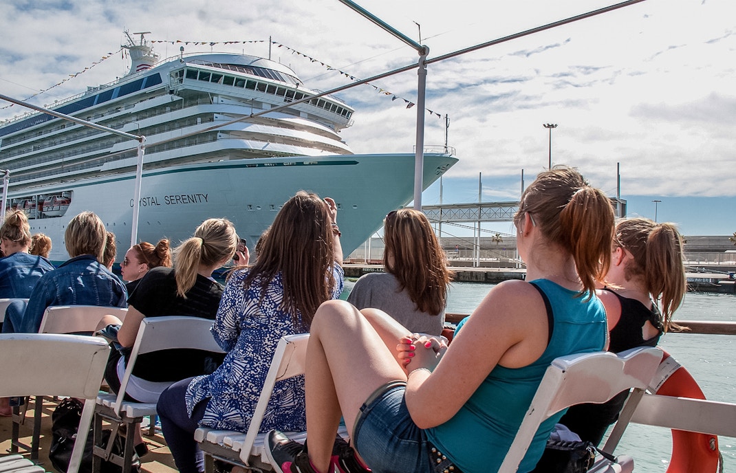 Las Golondrinas port cruise