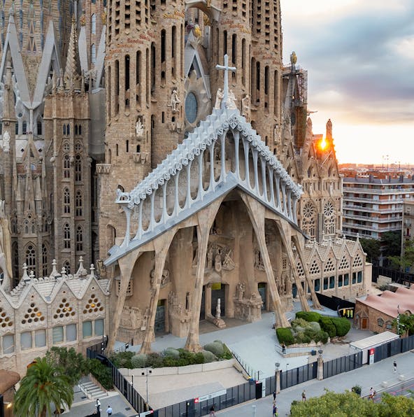 Plan your visit to Sagrada Familia with our comprehensive guide