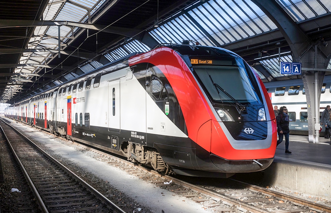 Train at platform ready to leave, Zurich central