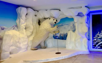 Polar bear statue in icy cave setting at Dreams Ice Bar, Foz do Iguaçu.