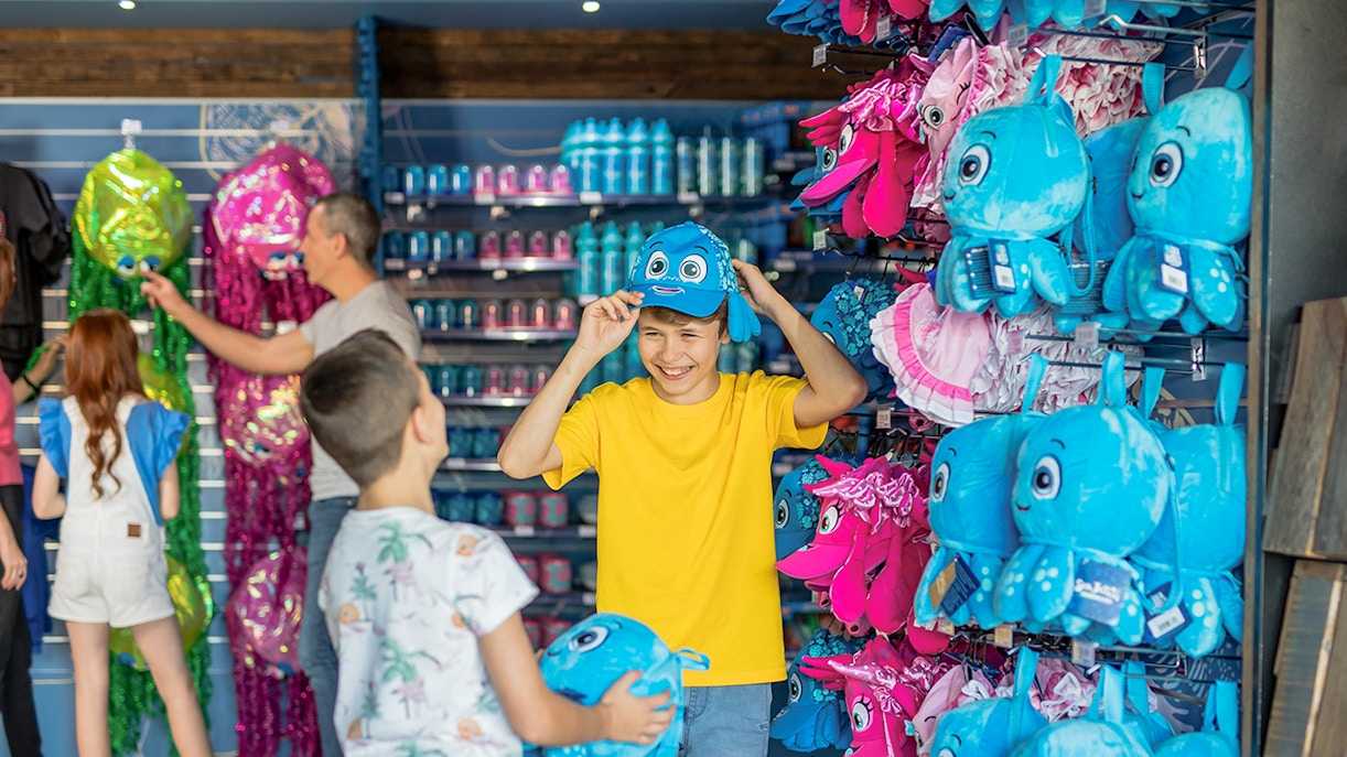 Kids looking at souvenirs at Sea World, Gold Coast