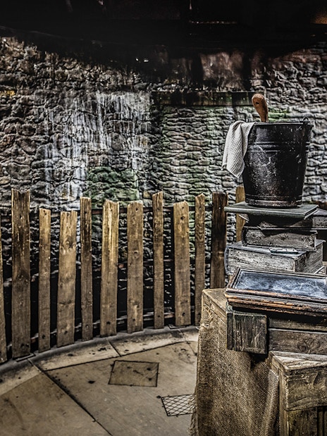 Edinburgh Dungeon Witches Judgement scene with wooden fence and historical props.