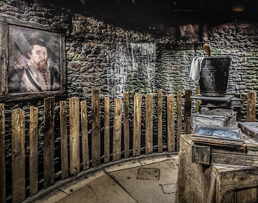 Edinburgh Dungeon Witches Judgement scene with wooden fence and historical props.