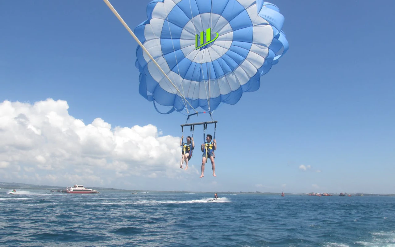 Parasailing-Erlebnis über dem Meer bei Nusa Dua inklusive Ausrüstung und Abholung vom Hotel — 8