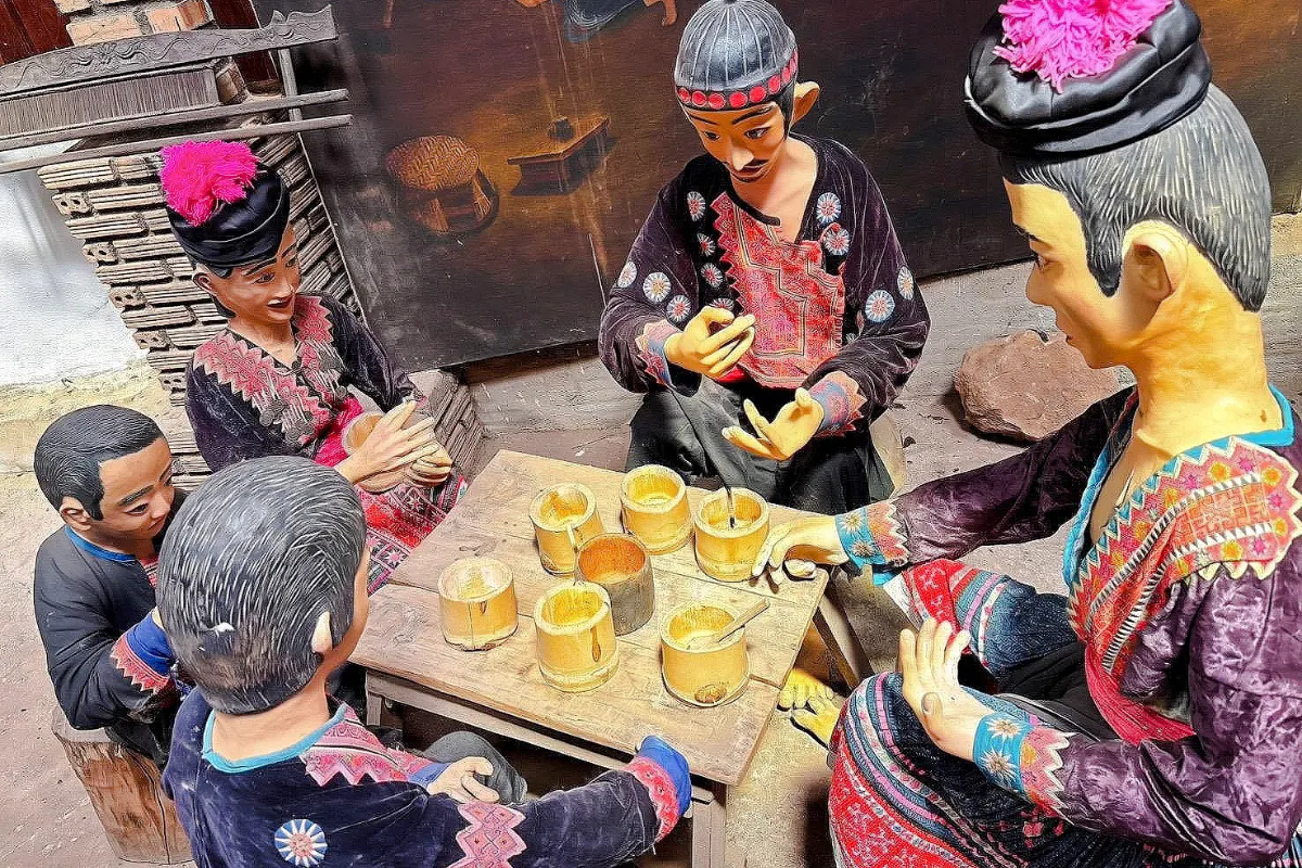 From Chiang Mai: Doi Suthep, Wat Pha Lad & Meo Hill Tribe Village Tour