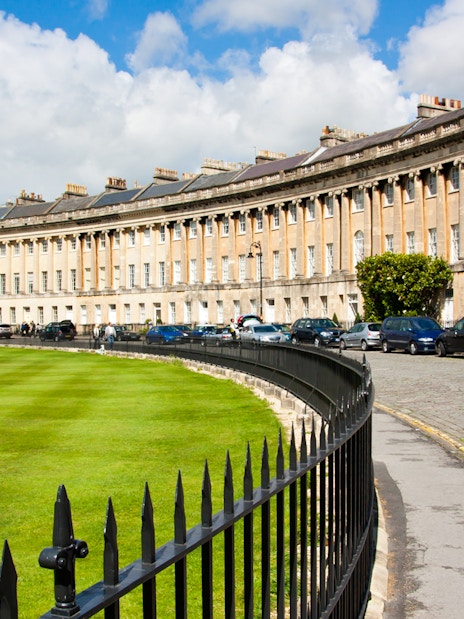 Royal Crescent in Bath, England, with historic Georgian architecture and a curved lawn.