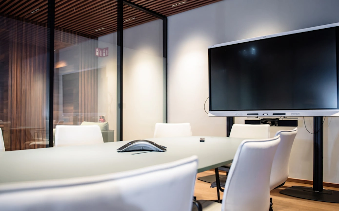 Meeting room with conference table and screen at BER Lounge Tegel, Berlin Brandenburg Airport Terminal 1.