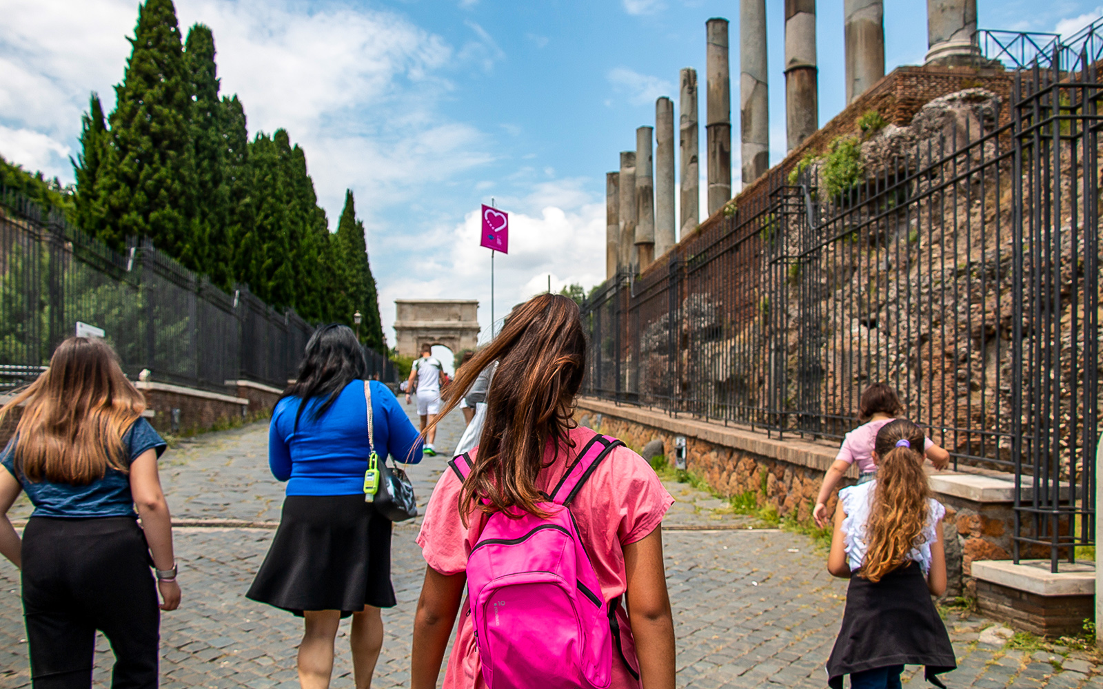 Children and families walking towards the Colosseum in Rome on a Gladiator Tour.