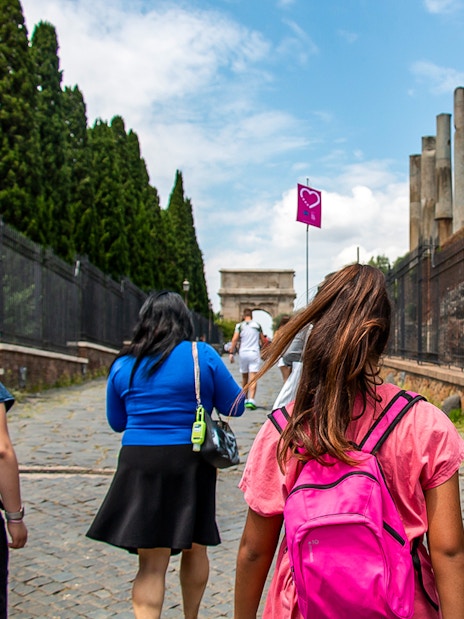 Children and families walking towards the Colosseum in Rome on a Gladiator Tour.