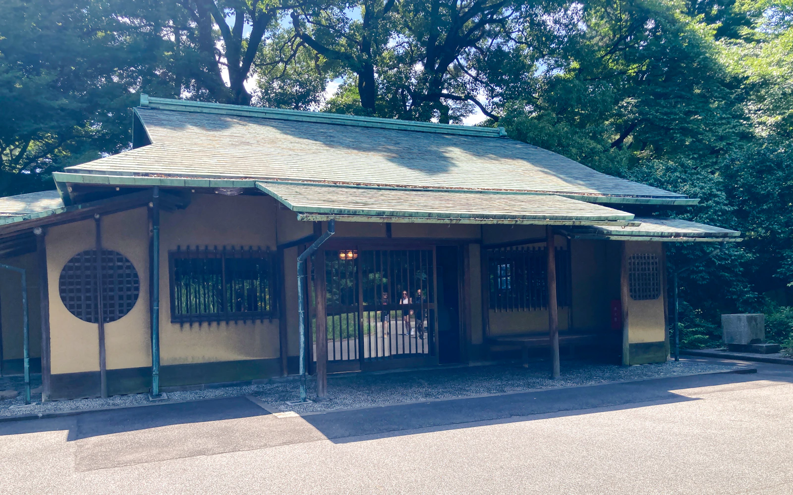 Tokyo Small-Group Walking Tour of Imperial Palace East Gardens Image 12