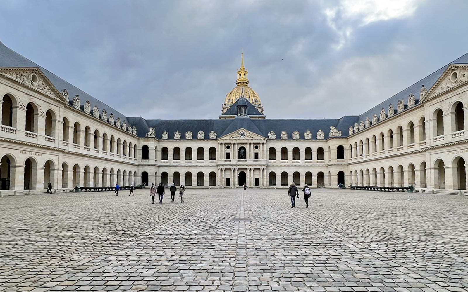 Paris Army Museum on weekdays