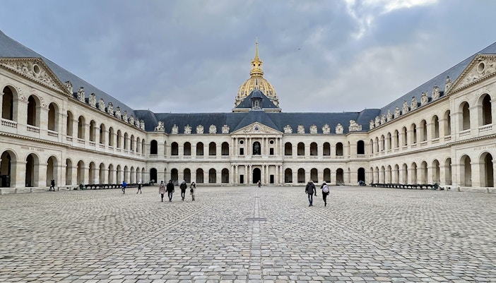 Paris Army Museum on weekdays