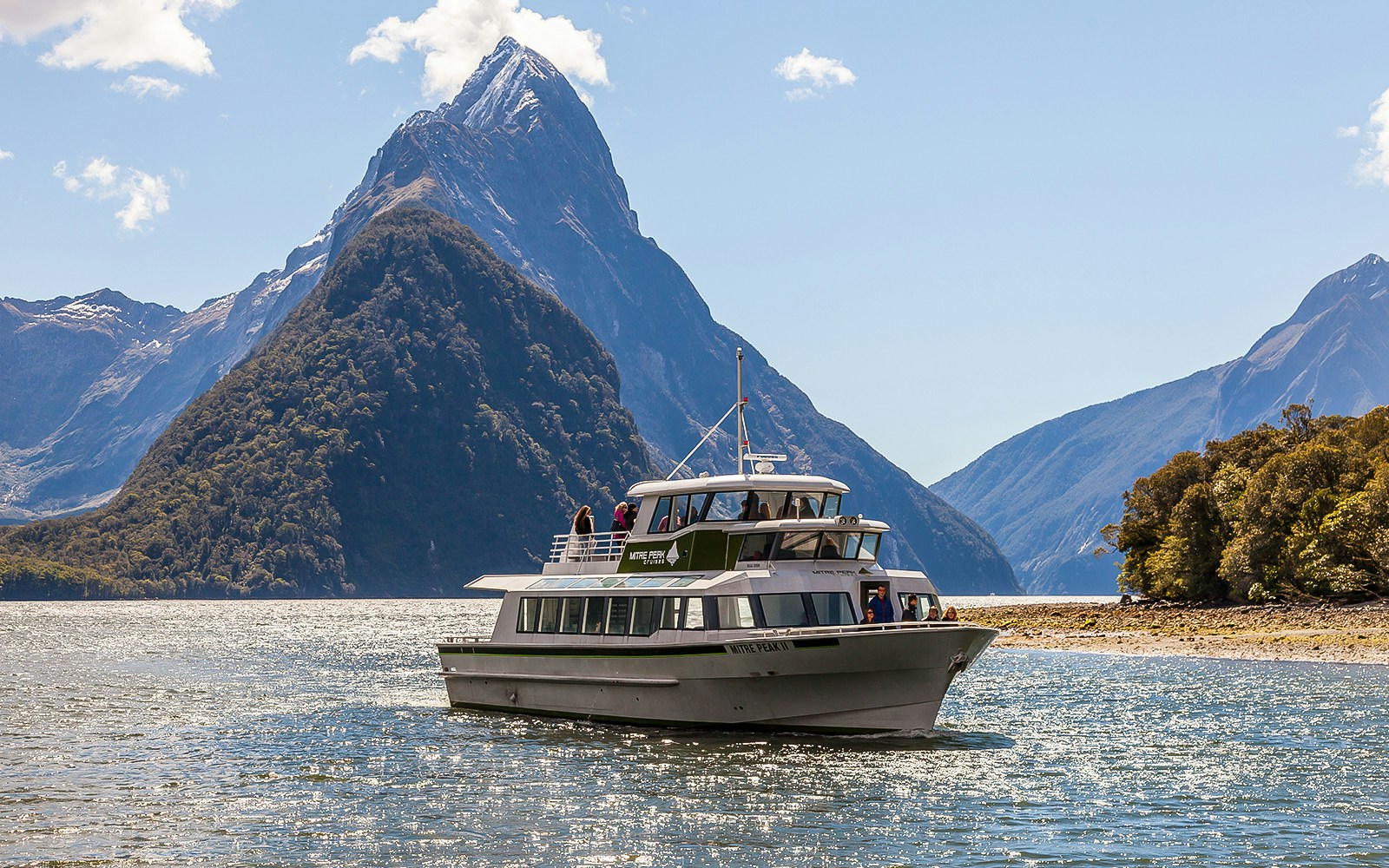Cruise at Milford Sound / Piopiotahi Fjord
