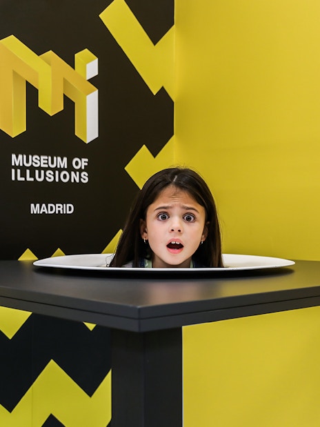 Head illusion exhibit at Museum of Illusions, Madrid.