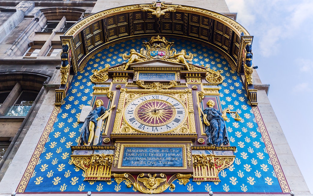 Astronomical clock on Conciergerie facade in Paris, France.